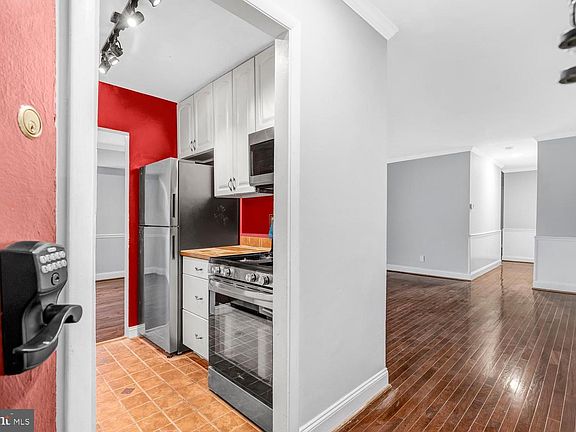2nd image of 3961 Lyndhurst Dr APT 303