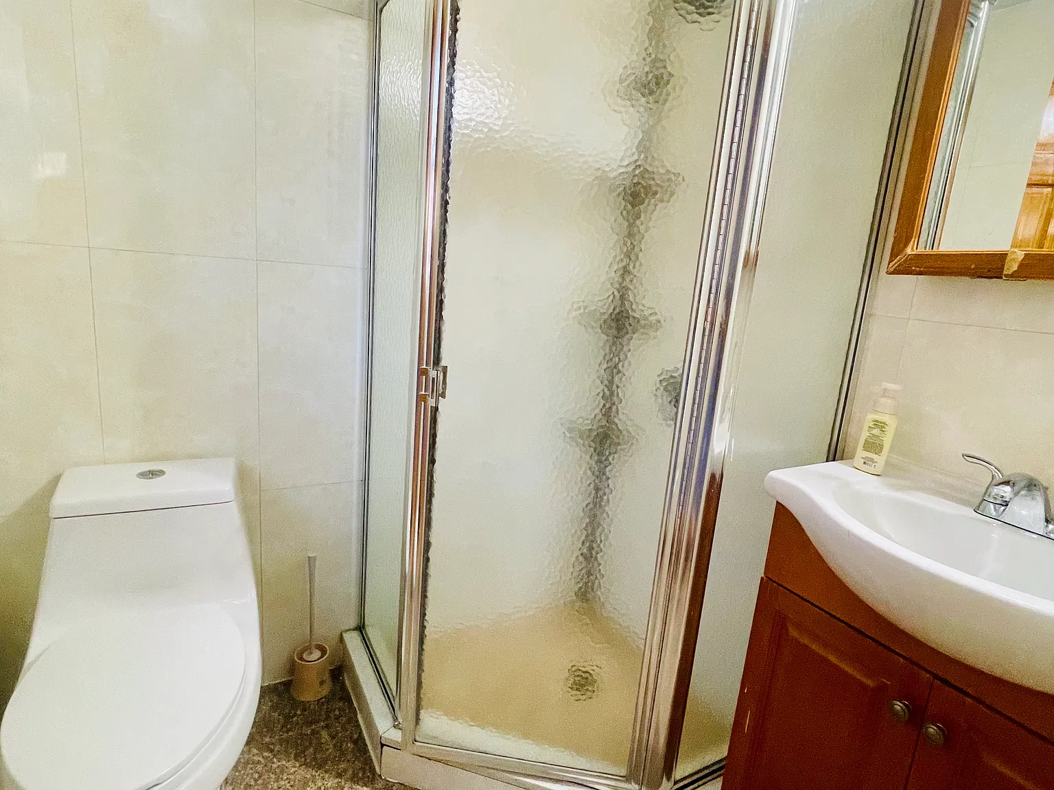 3 bed, 850 sqft, $2,800 — Photo 4