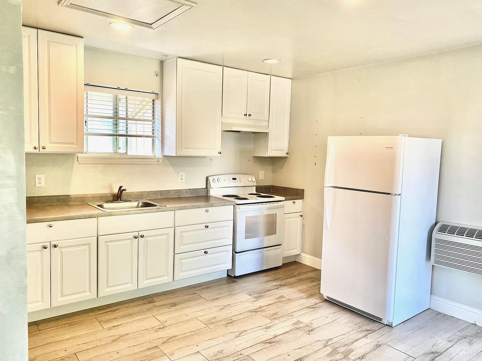216 San Luis St — Photo 3