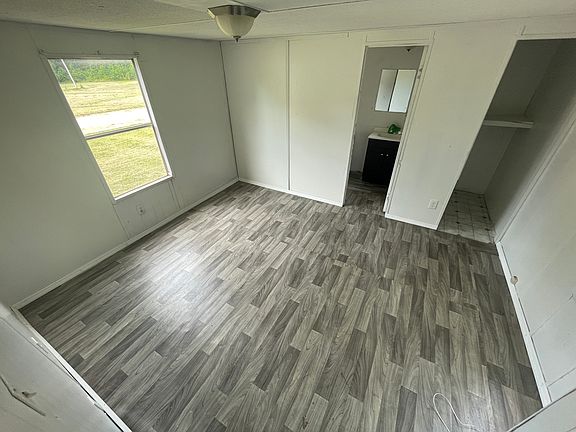 2nd image of 120 Pine Cir #E3