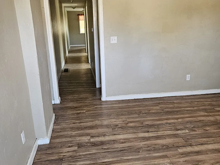 1700 E 4th St #1700 — Photo 2
