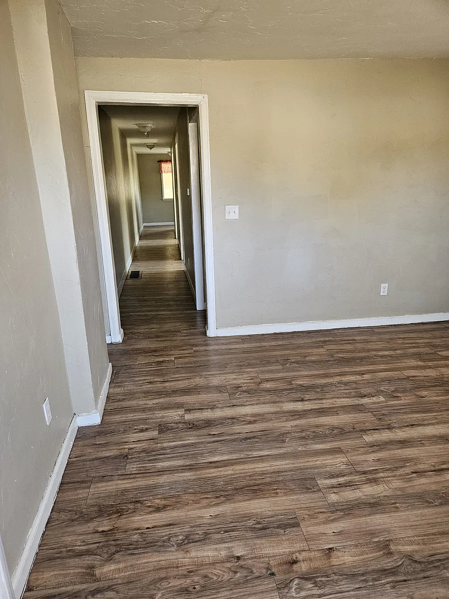 Building Photo - 1700 E 4th St #1700