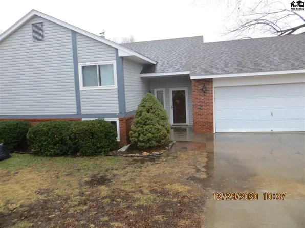 1409 Riverview Rd, Pratt, KS 67124