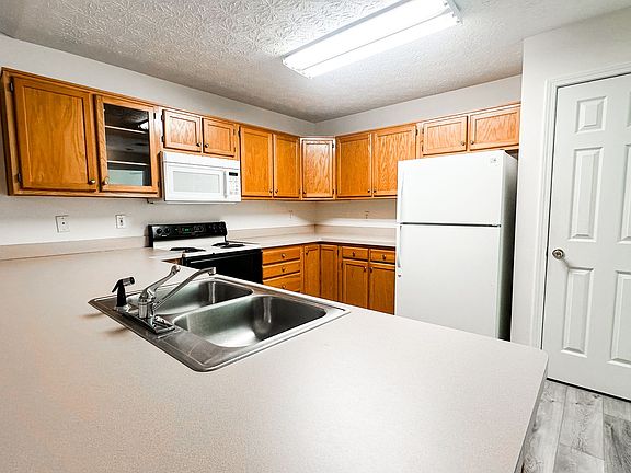5th image of 3903 Hidden Hollow Dr
