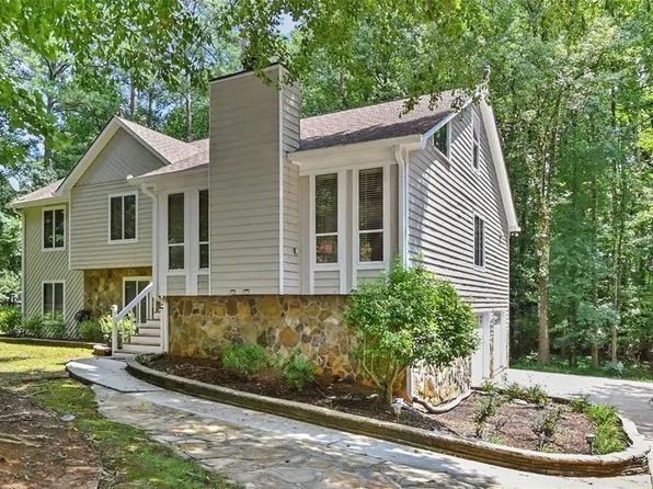 3923 Carriage House Ln, Duluth, GA 30096