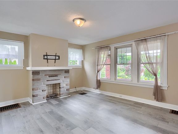 5th image of 127 Montclair Ave