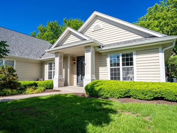 W233N3049 Oakmont COURT WEST West #B, Pewaukee, WI 53072