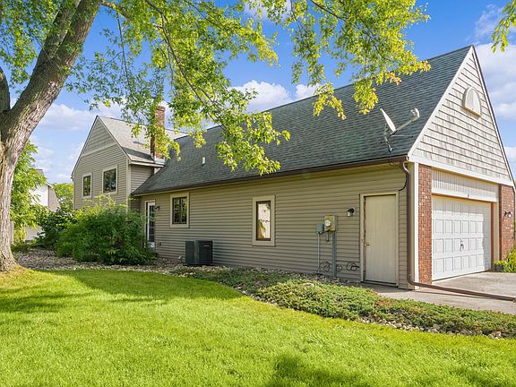 3rd image of 1128 Alden Ct
