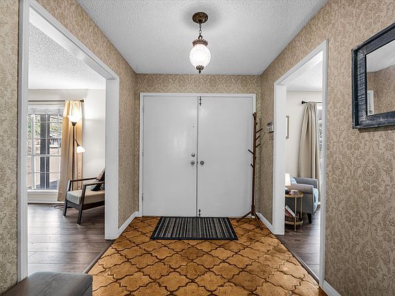5th image of 1208 Knotty Oaks Dr
