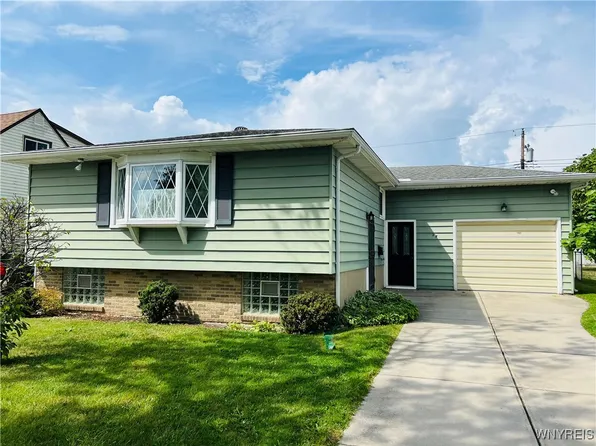28 Mayberry Dr E, Buffalo, NY 14227