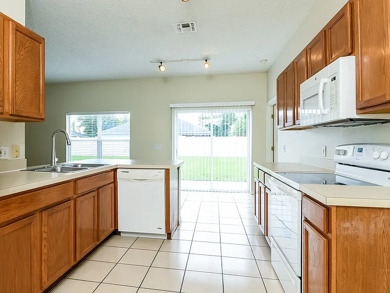2510 Sherbrook Ln — Photo 8