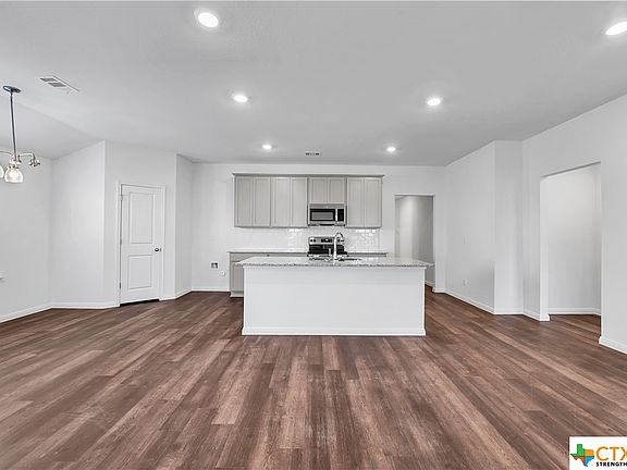 4th image of 102 Oregon Trl