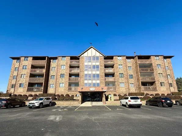 10420 Circle Dr APT 25B, Oak Lawn, IL 60453