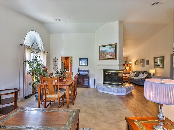5th image of 907 Possum Hill St