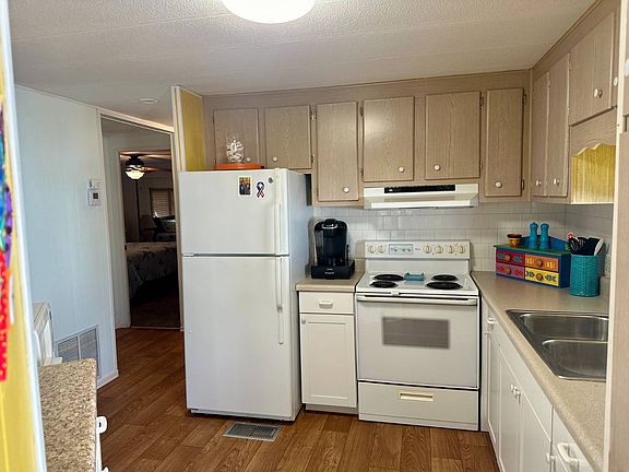 2nd image of 118 5th St E