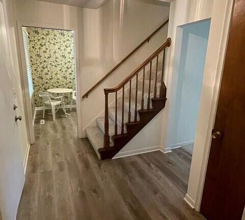 5th image of 1010 Grenoble Cir #105