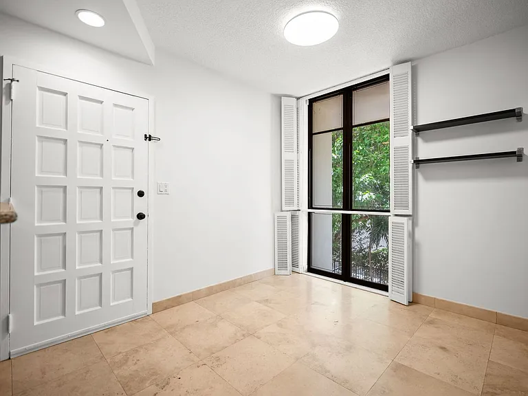 2666 Tigertail Ave #209 — Photo 5