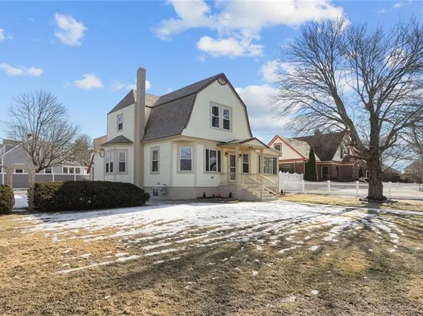 894 Main St, Warren, RI 02885