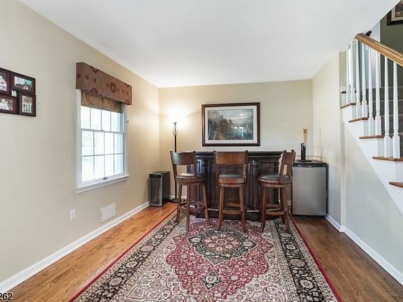 4th image of 109 Oakdale Rd