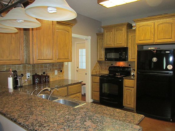 4th image of 2705 Earls Trl