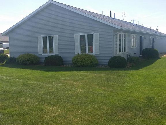 3rd image of 812 Amanda Ln