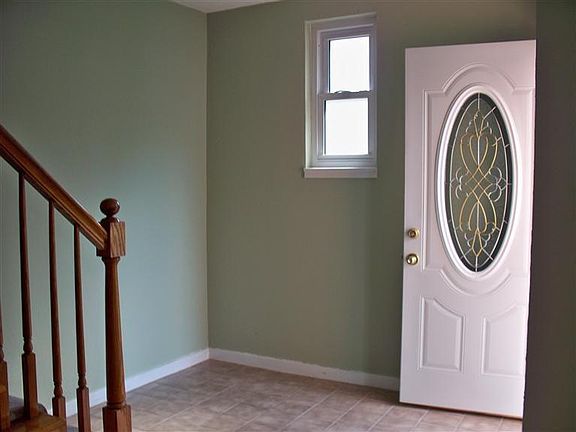 3rd image of 621 Winston Dr