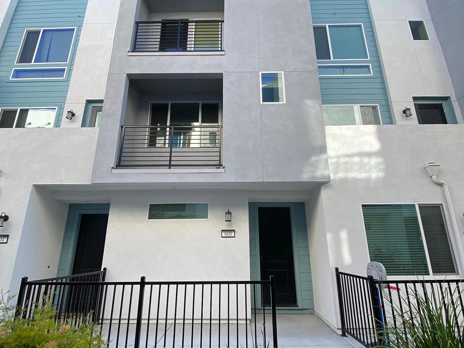 3 bed, 1370 sqft, $4,000 — Photo 2