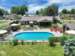 490 Lakeshore Dr W, Hebron, OH 43025