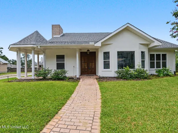 246 Pine Driveway, Bay Saint Louis, MS 39520