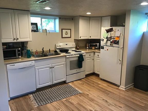 5th image of 3072 S Lake Cir