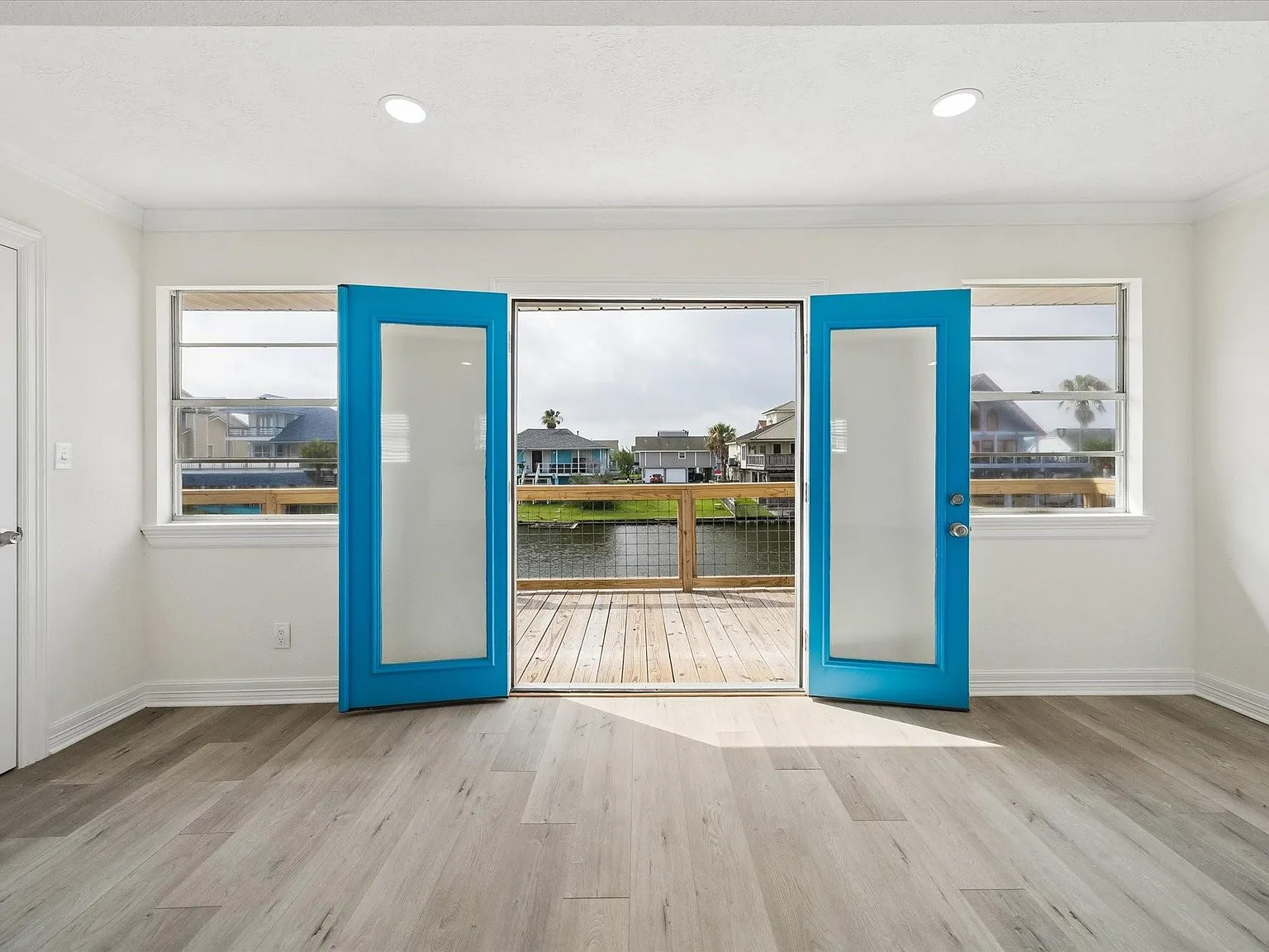 3 bed, 2.0 bath, 1186 sqft, $2,200 — Photo 3