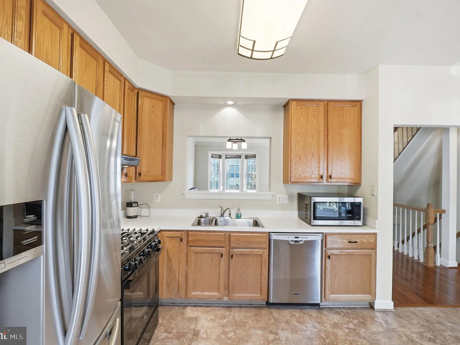 3 bed, 4.0 bath, 1796 sqft, $2,600 — Photo 4