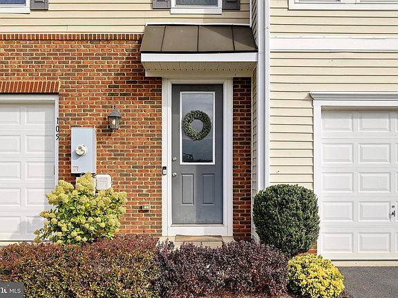 3rd image of 105 Biscane Ct