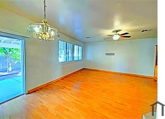 5 bed, 2493 sqft, $2,700 — Photo 4