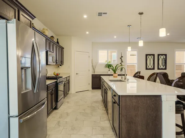 590 Rio Chama Cir SW, Los Lunas, NM 87031