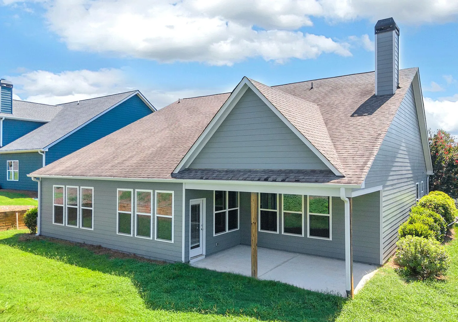 Traditions of Braselton Beauty! - New Carpet / Paint - READY to RENT! — Photo 2