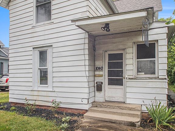 3rd image of 1040 Middlebury St