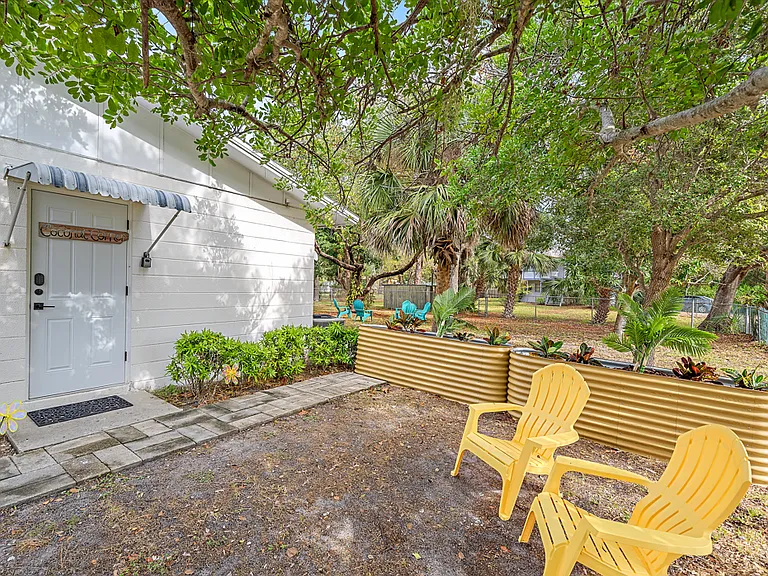 708 Shore Rd #B — Photo 2