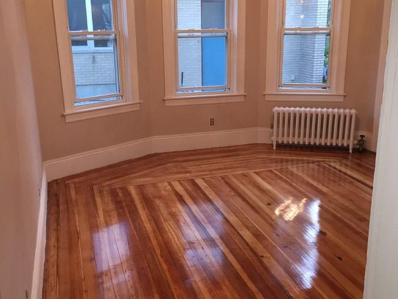 2nd image of 131 Grove Ave