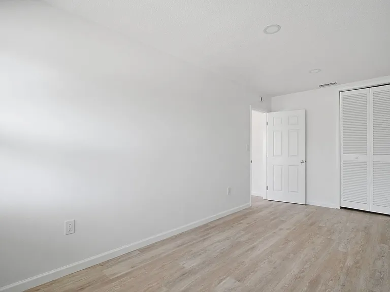 115 N San Remo Ave #7 — Photo 12