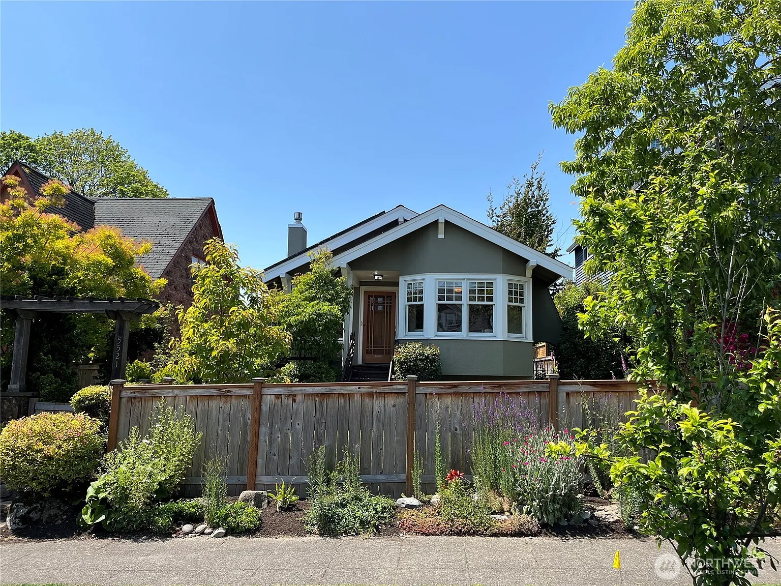 5521 34th Avenue NE photo 1