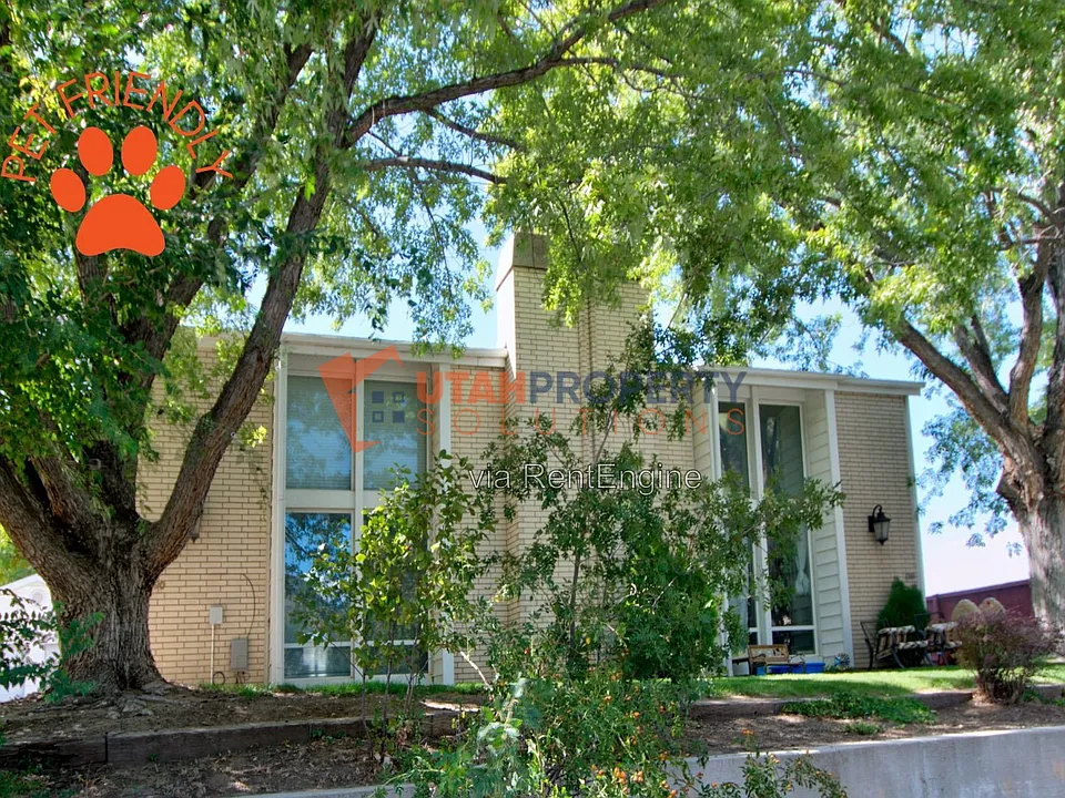 7290 S Racquet Club Dr