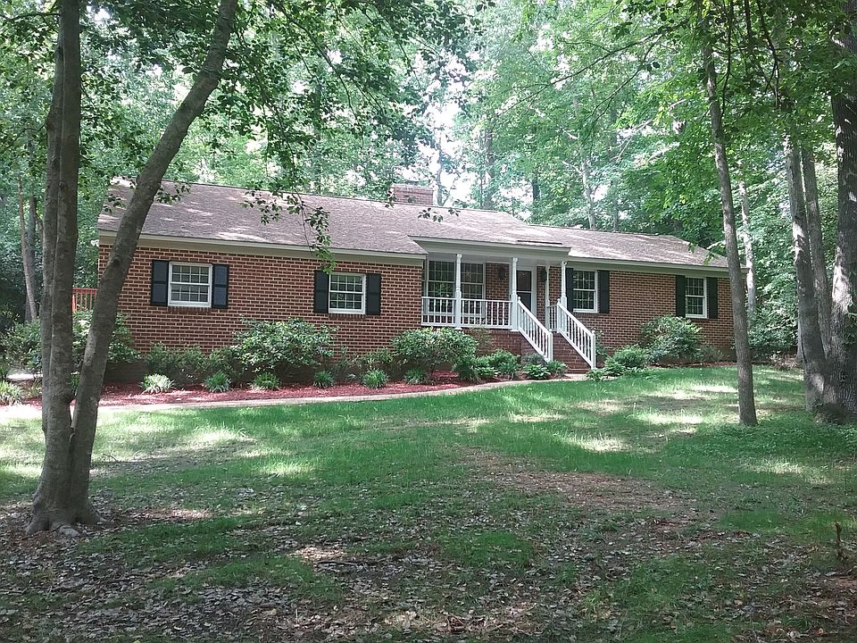 4 BR/2 BA Brick Rancher