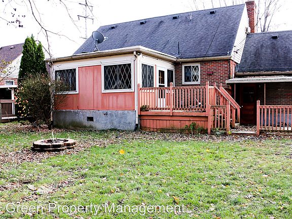 3rd image of 221 E Dorothy Ln