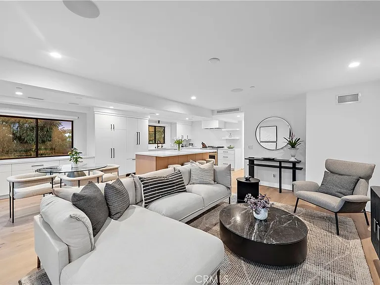 322 1/2 Iris Ave — Photo 3