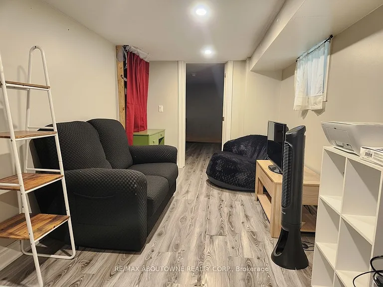 498 Main St E #1B — Photo 9