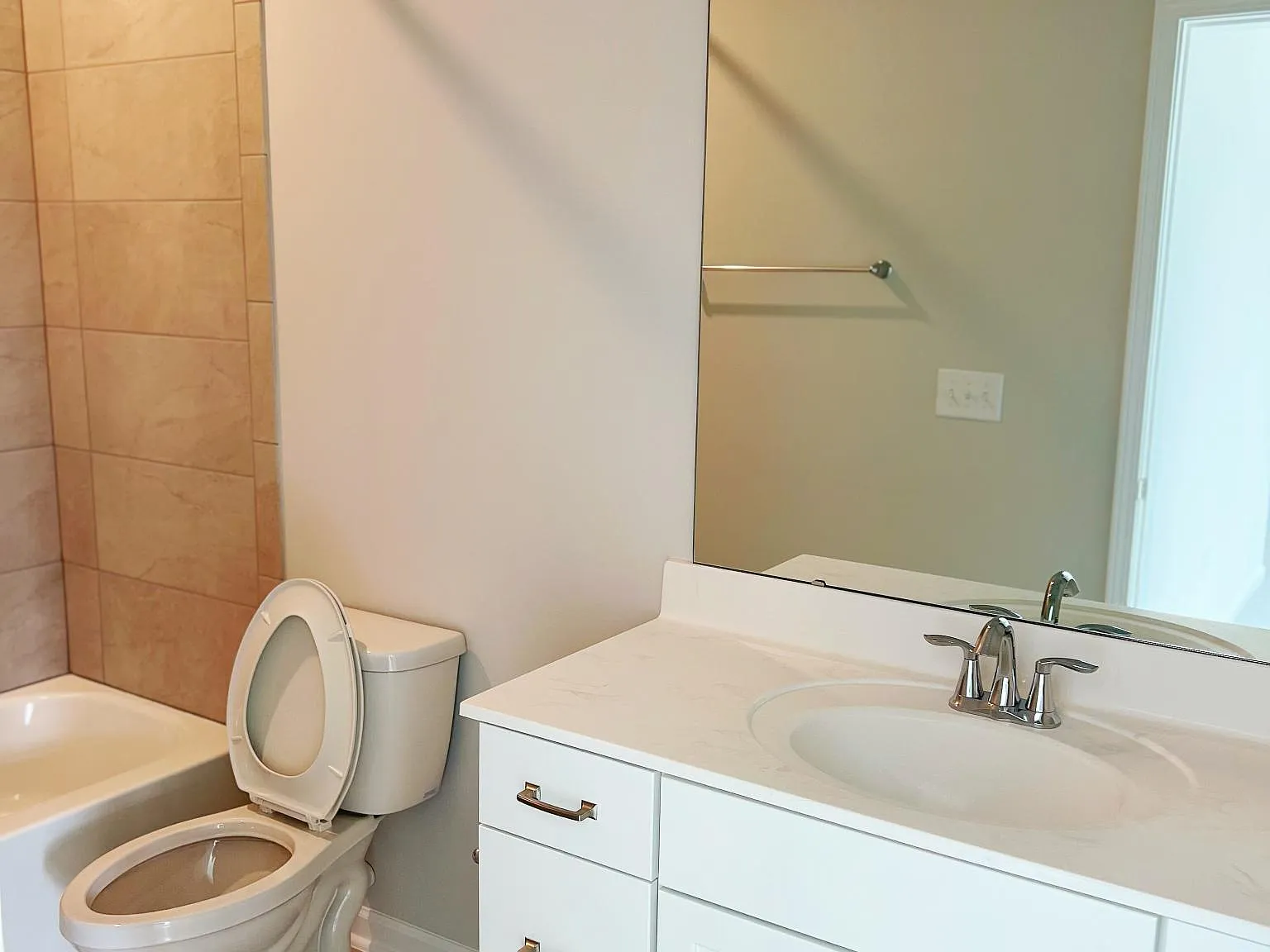 1 bed, 3529 sqft, $1,000 — Photo 3