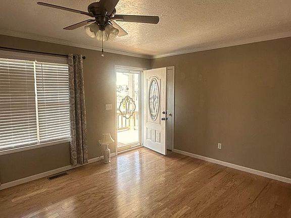 3rd image of 362 Oak St