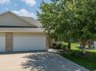 6634 Waterview Dr SW, Cedar Rapids, IA 52404