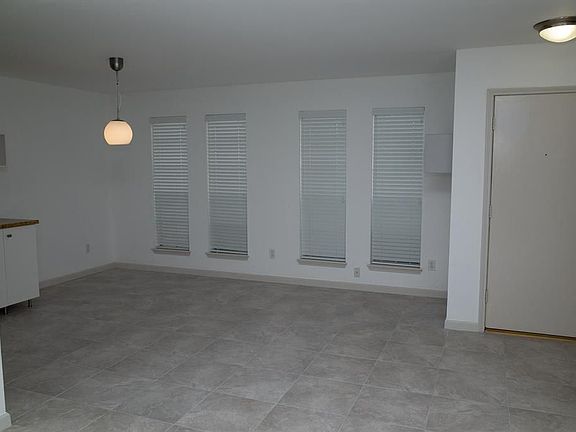 4th image of 10 River Creek Way